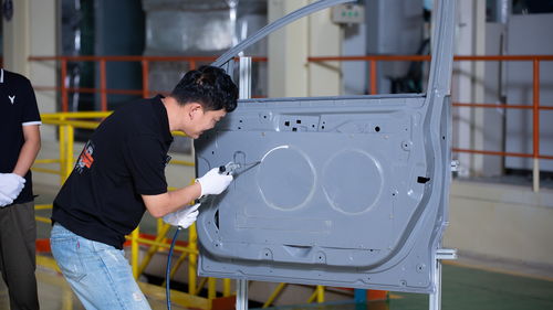 探秘嵐圖世界級(jí)4.0數(shù)字工廠 田亮李銳首開汽車品牌最大盲盒，揭秘科技與匠心交融